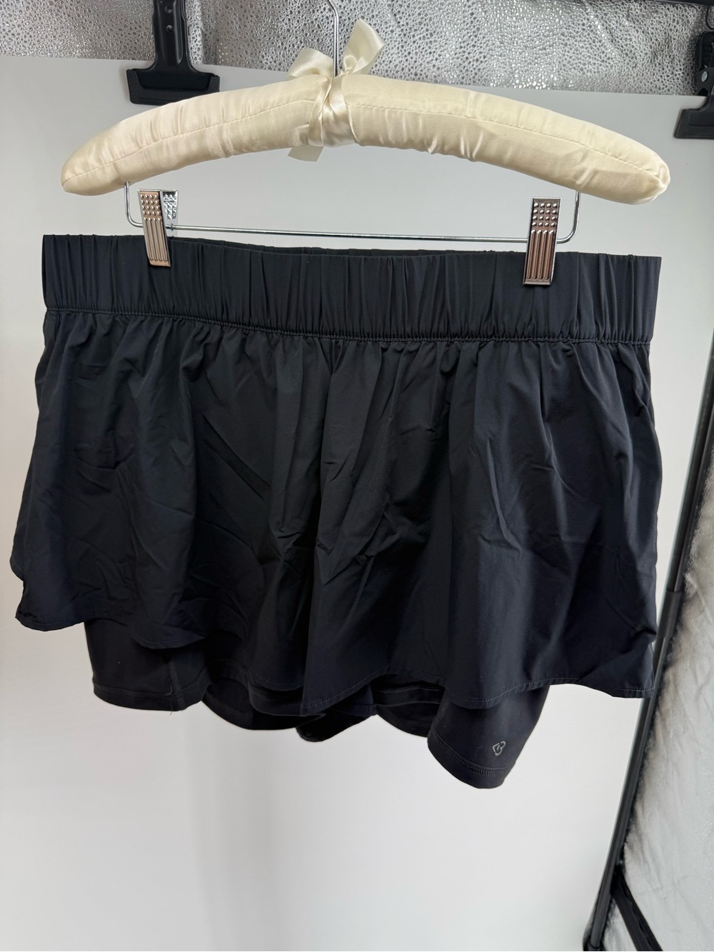 Blogilates Women’s Athletic Ruffle Woven Shorts with Inner Lining Size XL